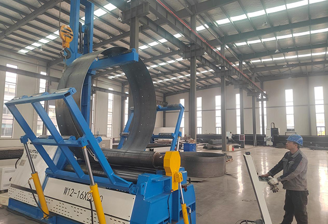 自動(dòng)卷板機(jī)